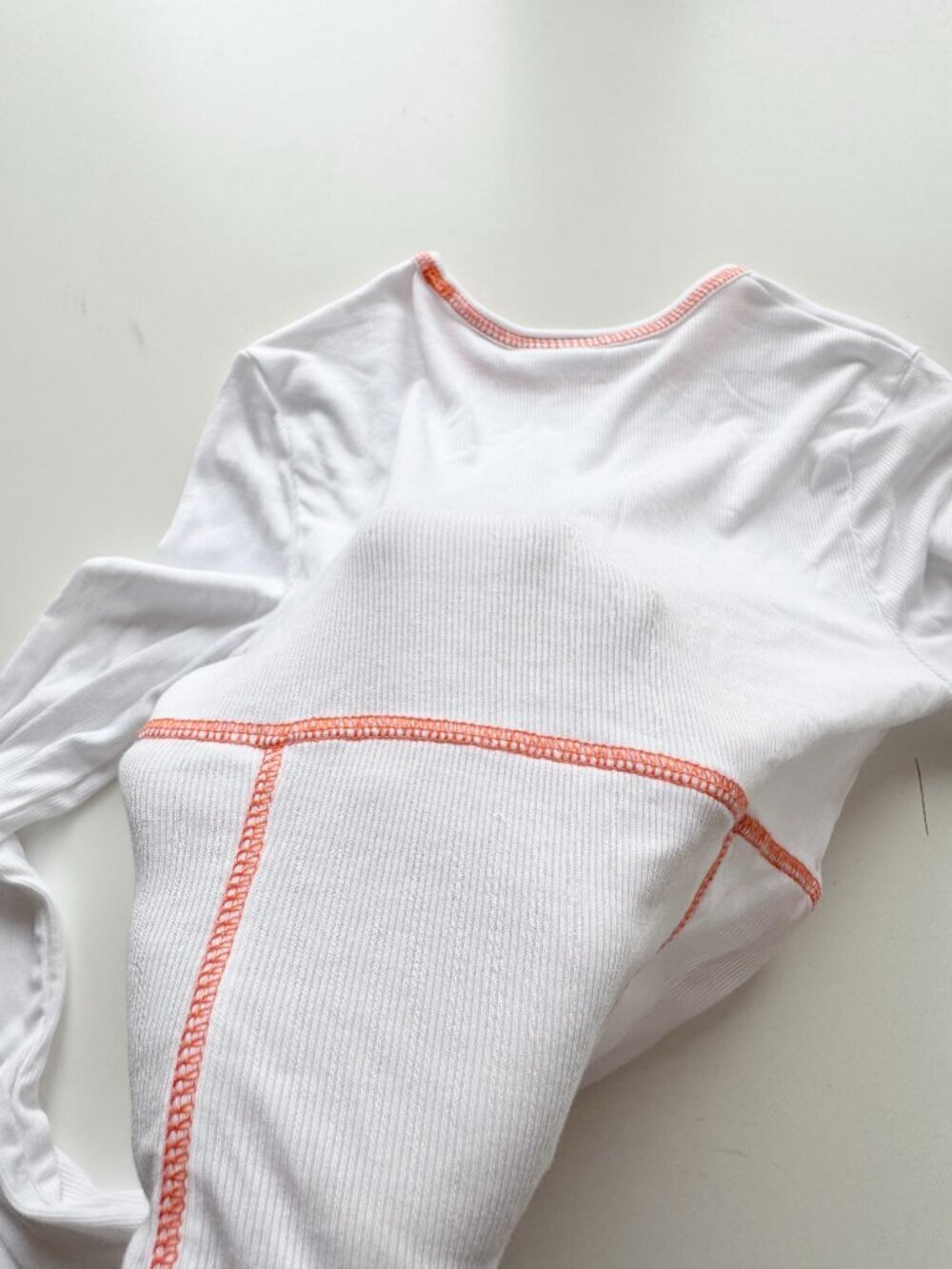 Aritzia SUNDAY BEST Dove White Modal Ribbed Jersey Orange Seam T-Shirt, Size XS - Picture 8 of 14